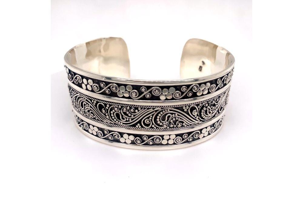 Intrinsic Bangle