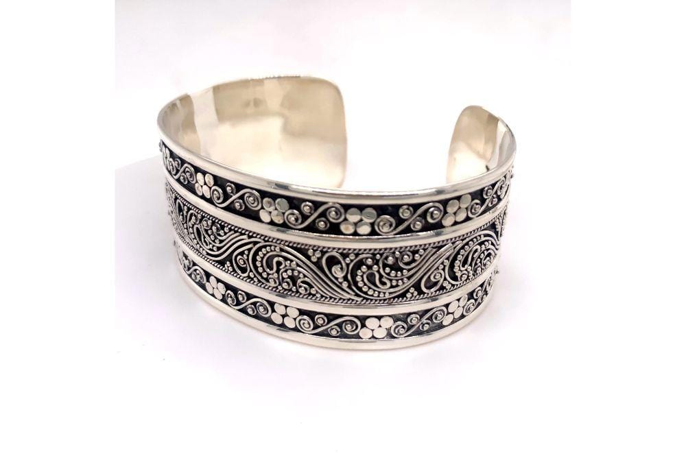 Intrinsic Bangle