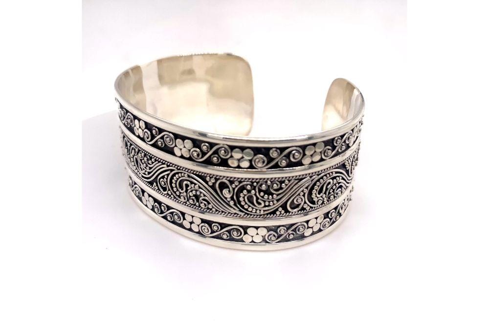 Intrinsic Bangle