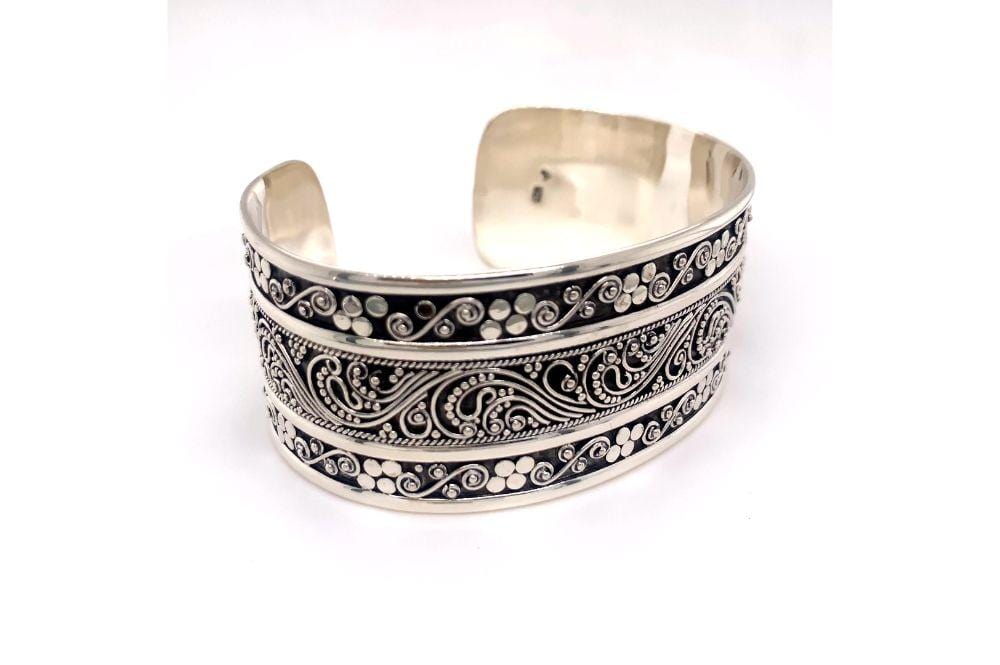 Intrinsic Bangle